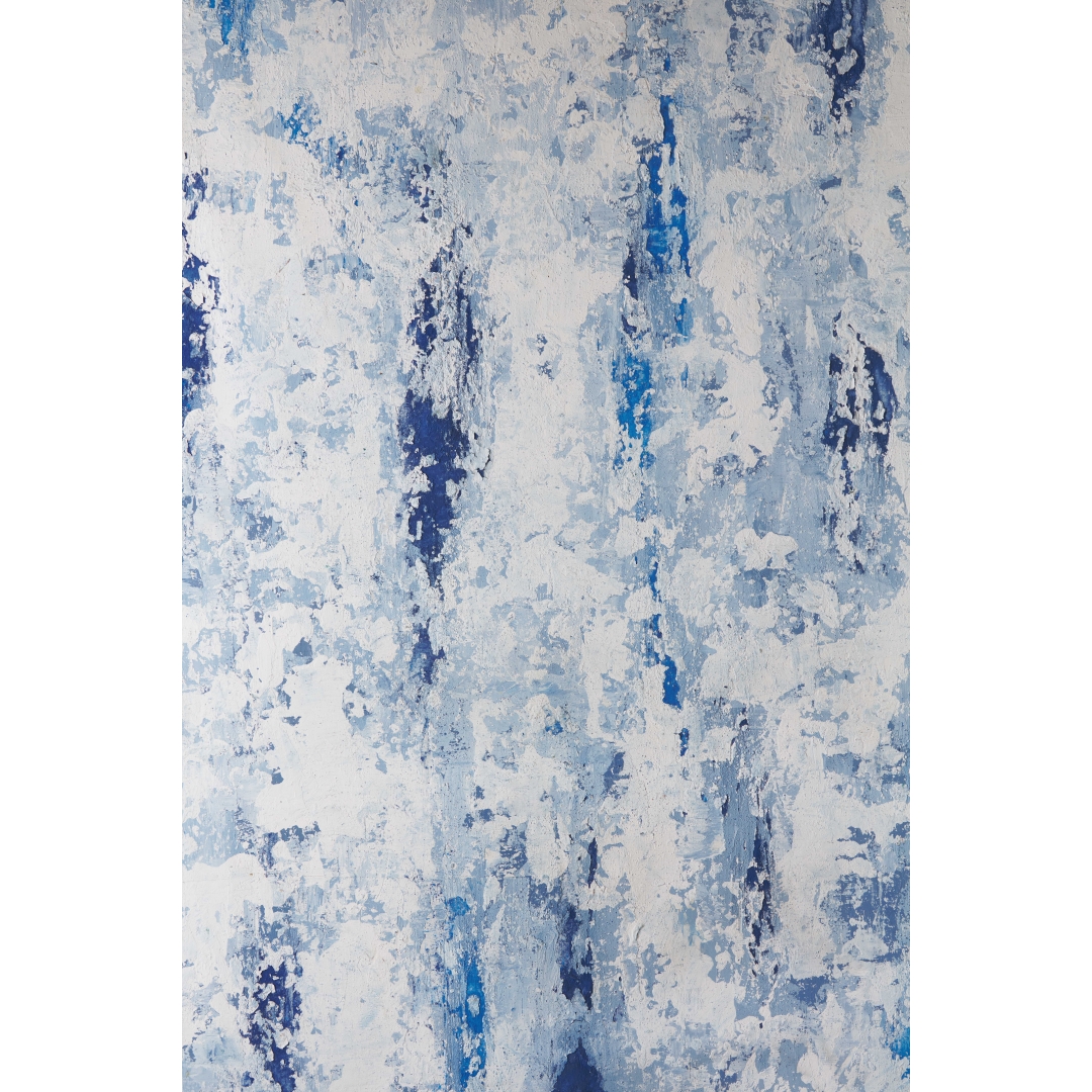 Fondo azul claro texturizado con capas de blanco y azul intenso en acabado mate mineral