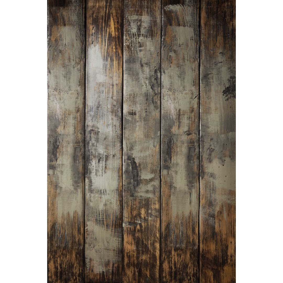 Fondo de madera oscura con lamas verticales y acabado envejecido en tonos marrones y negros