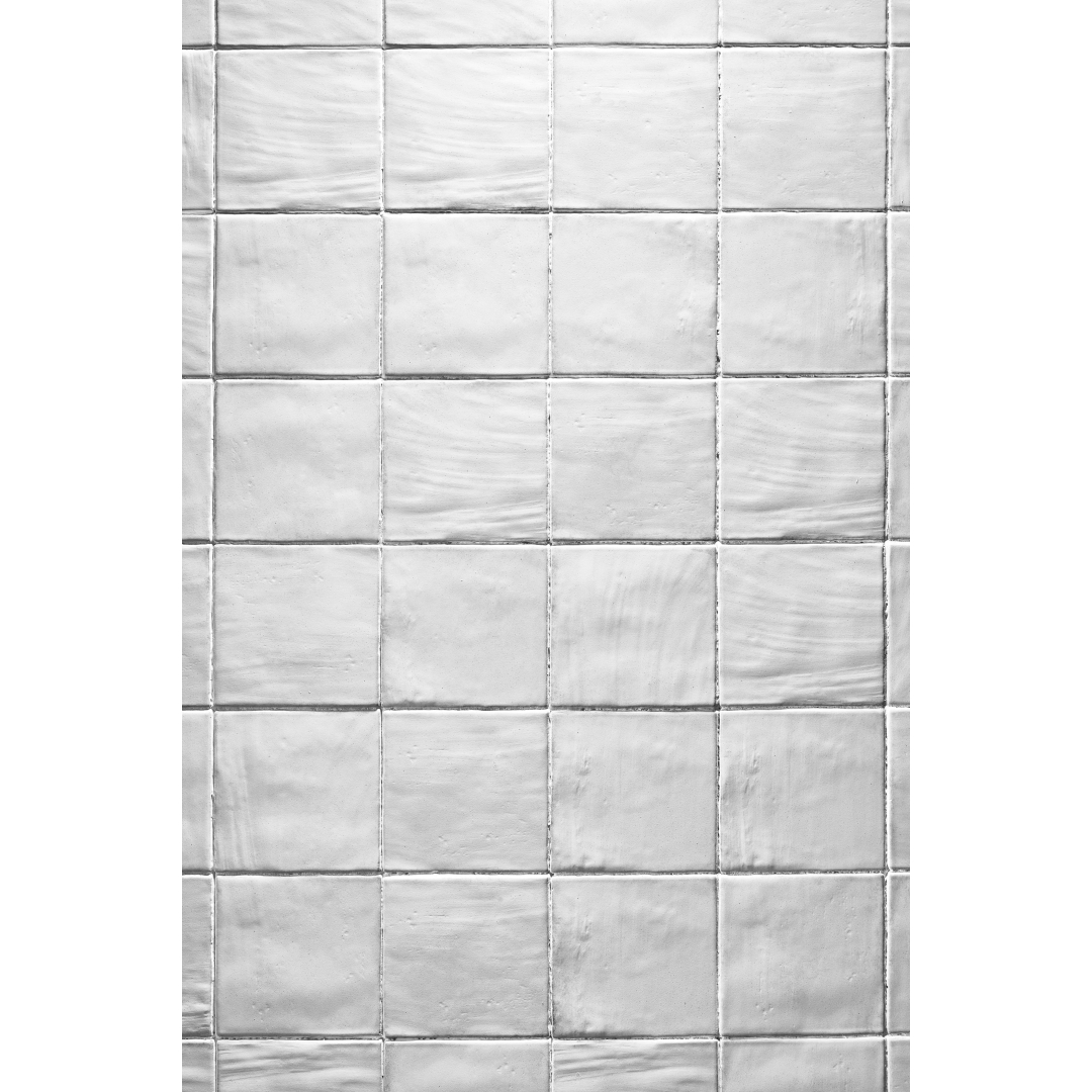 Fondo de azulejo blanco con piezas cuadradas y juntas visibles en acabado mate